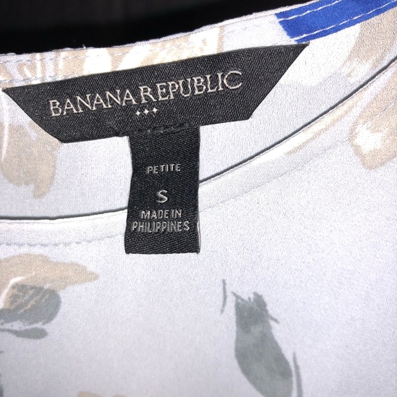 Floral Crepe Top With Pleated Sleeves - Picture 4 of 4